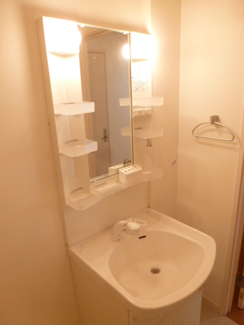 Washroom. ☆ There and survive shampoo dresser ☆