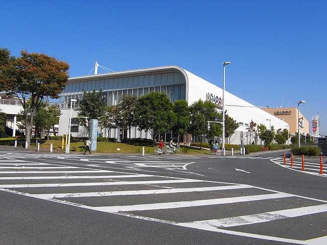 Shopping centre. Cocoon 930m until the new city center