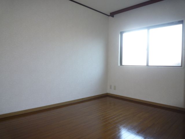 Living and room. Ideal for the bedroom because it is the east side of the window