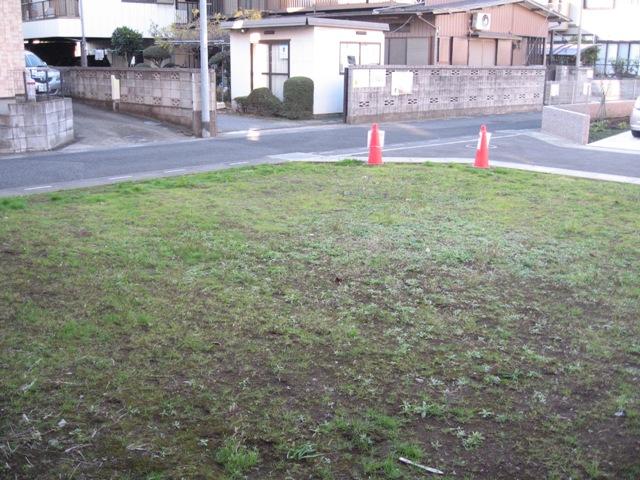 Local photos, including front road. Local (12 May 2012) shooting