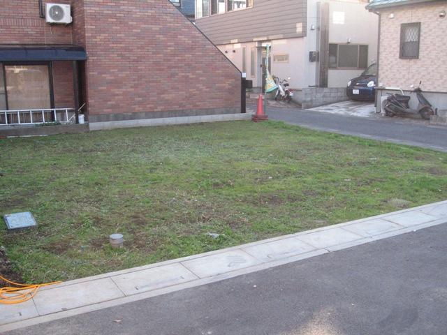 Local photos, including front road. Local (12 May 2012) shooting