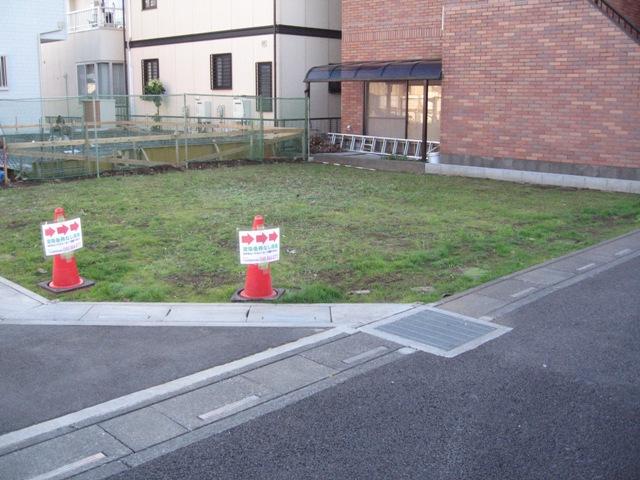 Local photos, including front road. Local (12 May 2012) shooting