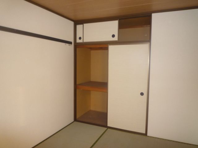 Receipt. There is also a upper closet. 