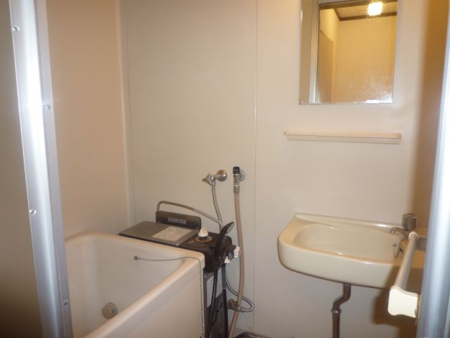 Bath. Balance kettle ⇒ water heater, It was bathtub exchange. 