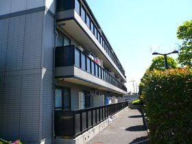 Building appearance. Balconies facing south
