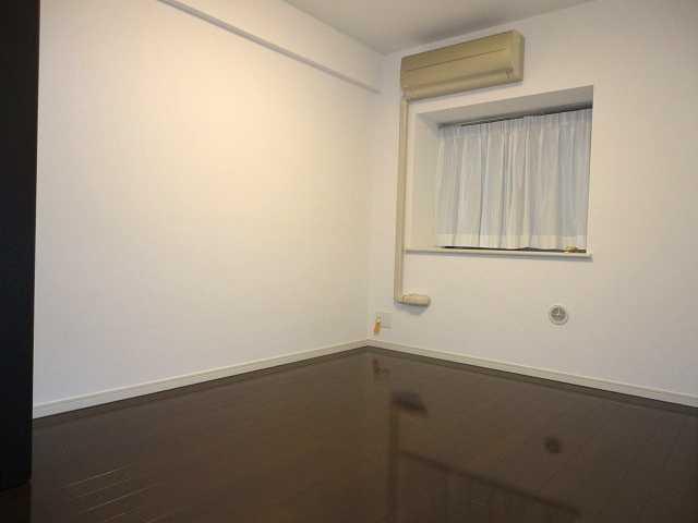 Non-living room.  ◆ 6 Pledge Western-style