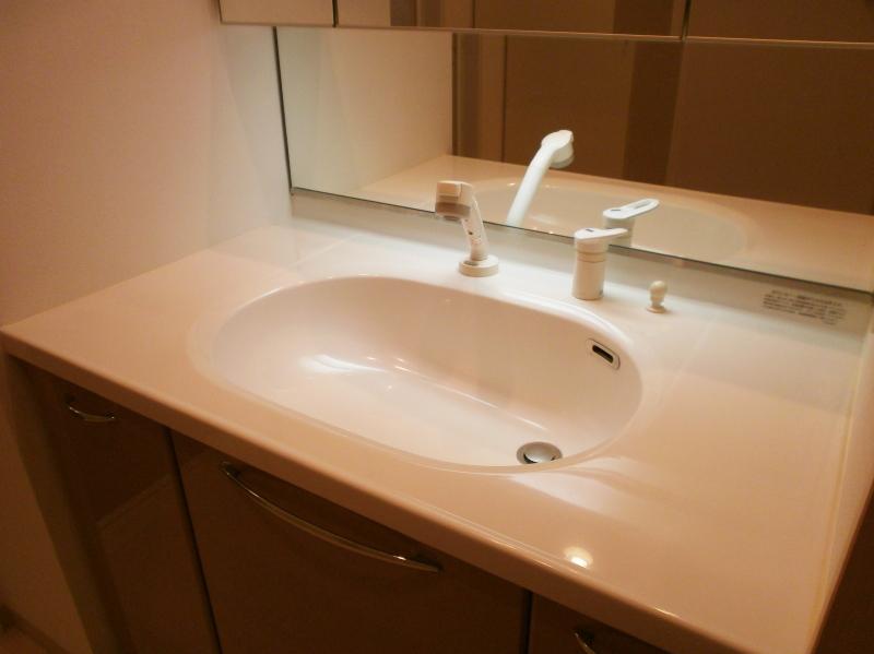 Wash basin, toilet