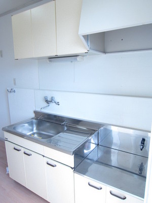 Kitchen. Housed plenty of kitchen!