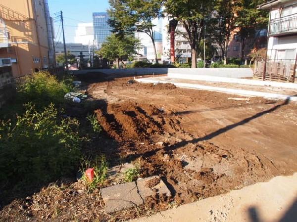 Local land photo. Lush quiet living environment of Hikawa approach. It has been designated as parkland.