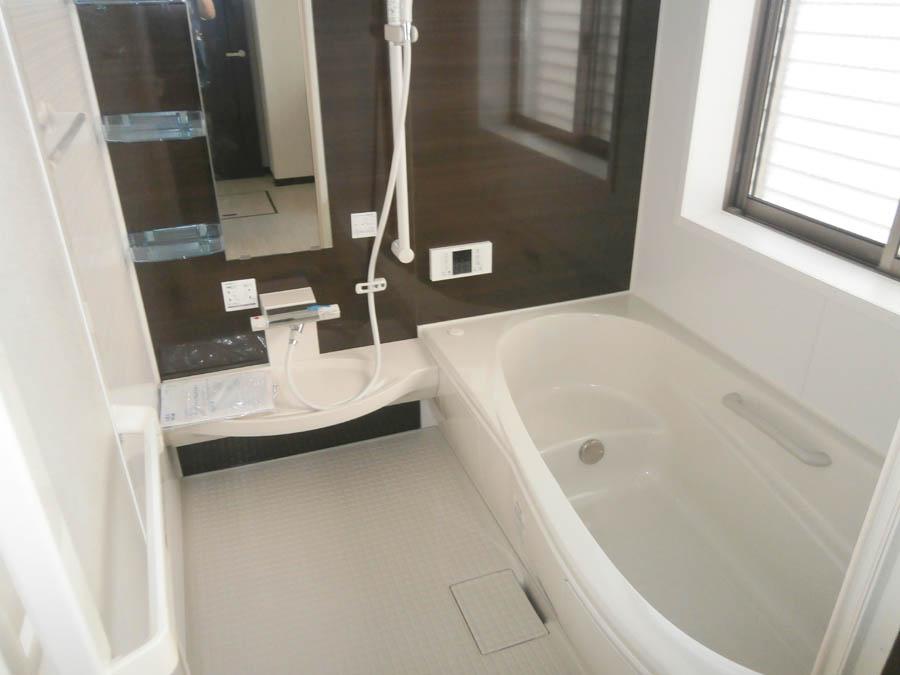 Bathroom. Was building completed. Such as the actual image from per yang, We have to wait all the time so you can see directly. 