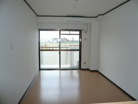 Living and room. Counter Kitchen Living