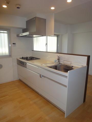 Kitchen. ◆ Face-to-face kitchen