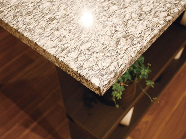 Kitchen.  [Natural stone counter tops] Adopt a luxurious natural stone counter. You can also select to artificial marble counter.  ※ Free of charge ・ Application deadline Yes (same specifications)