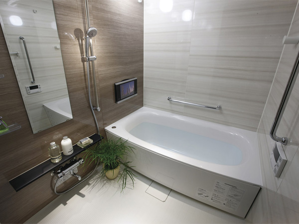 Bathing-wash room.  [Bathroom] Bathroom was employed as friendly streamlined bow soaking bathtubs and three-stage water flow switching type of shower head to fit the body. (Model Room A type)