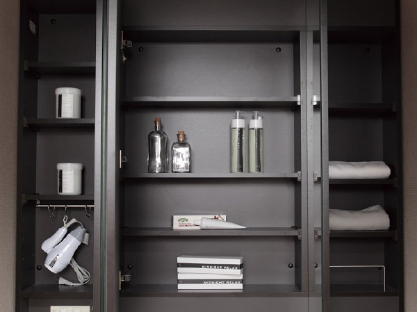 Bathing-wash room.  [Three-sided mirror] Of space whole area has become a storage back of the mirror, You can store the cosmetics and vanity. (Same specifications)
