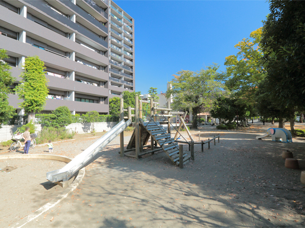 Surrounding environment. Yamamaru park (7 min walk ・ About 530m) C12 model Yamamaru Park steam locomotive is on display. There is also a device for the purpose of play equipment and health promotion, such as athletic and Blanco, We spend freely from children to adults.