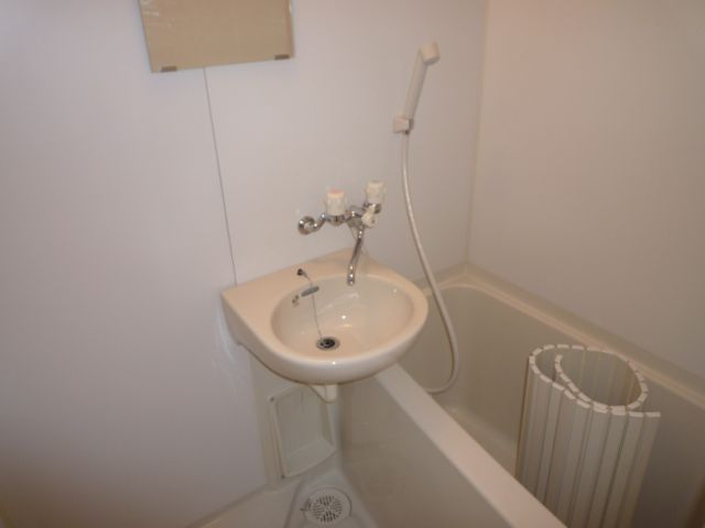 Bath. Very beautiful bath.