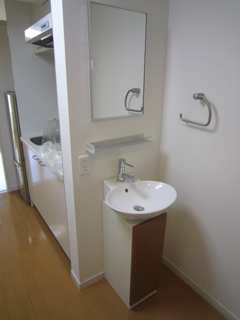 Other. Independent wash basin