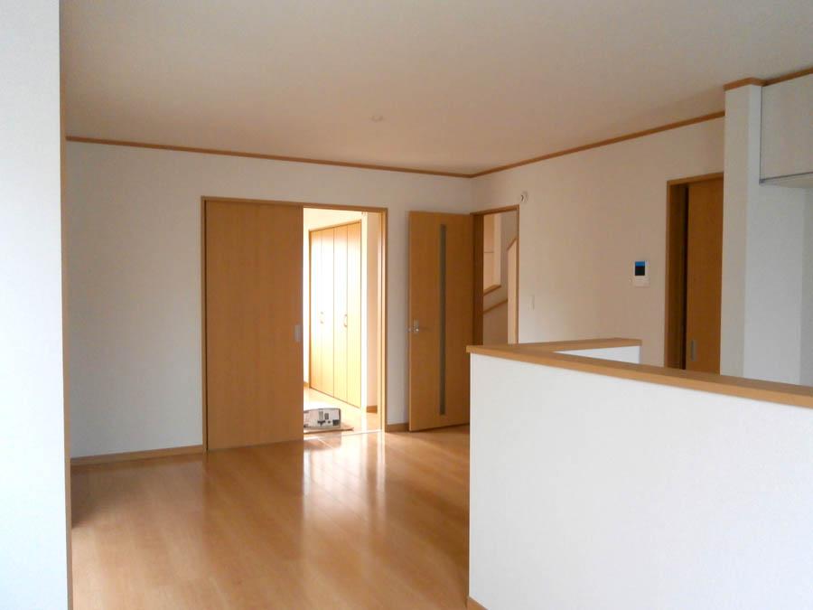 Living. Was building completed. Such as the actual image from per yang, We have to wait all the time so you can see directly. 