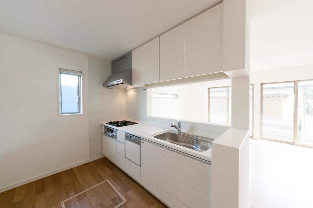 Kitchen. Easy to clean the system Kitchen! Support a busy mom every day! (Building 2)