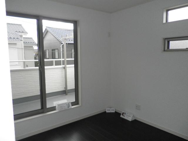 Other introspection. There is storage space in each room, You can use widely you a room (7 Building). 