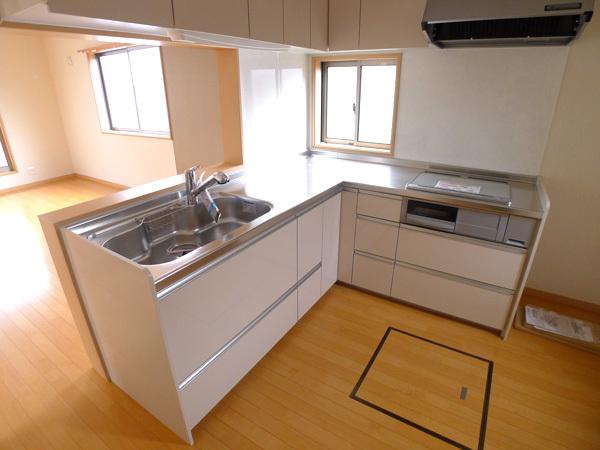 Kitchen. L-shaped kitchen Indoor (11 May 2012) shooting Building A