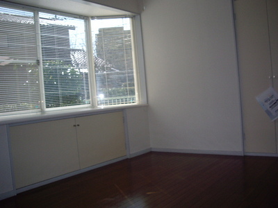 Living and room. Western-style 6 Pledge