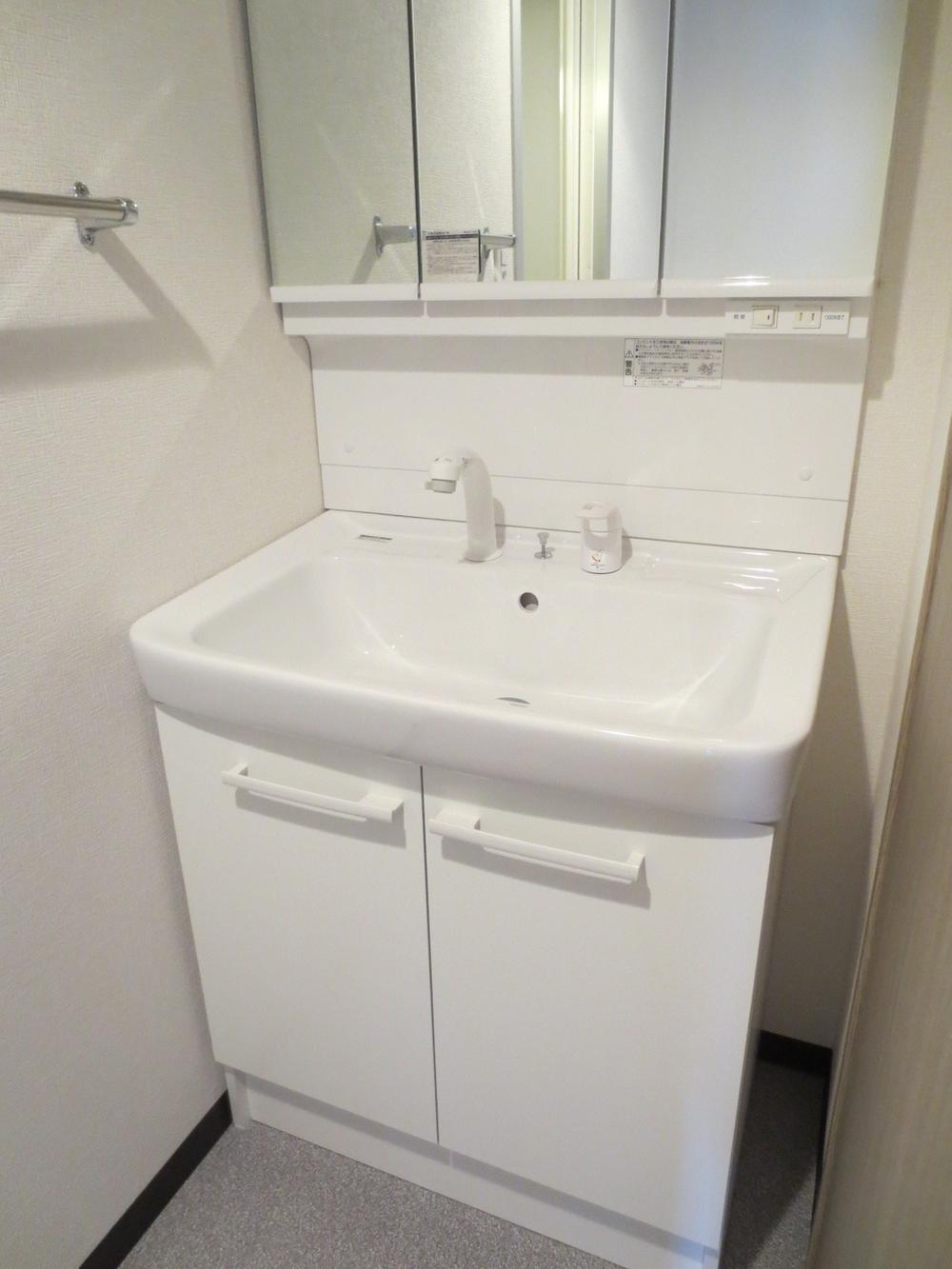 Wash basin, toilet. Local (11 May 2013) Shooting