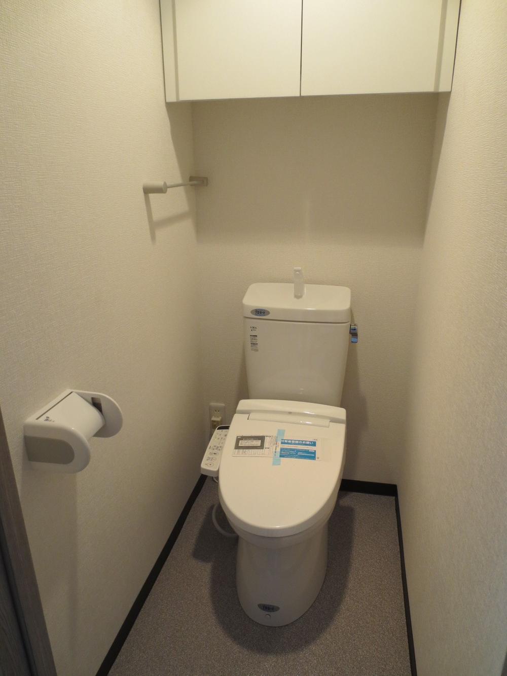 Toilet. Local (11 May 2013) Shooting