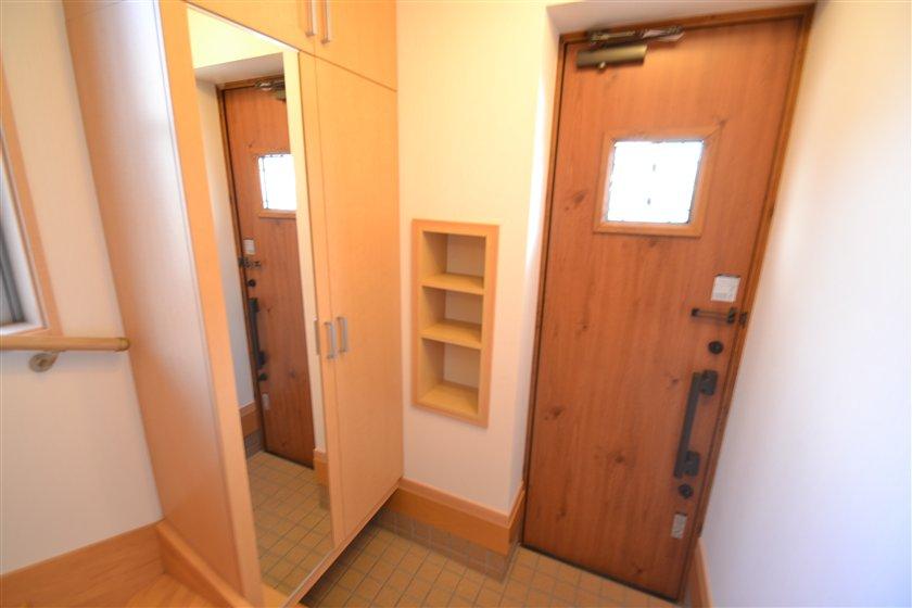 Entrance. Local (12 May 2013) Shooting