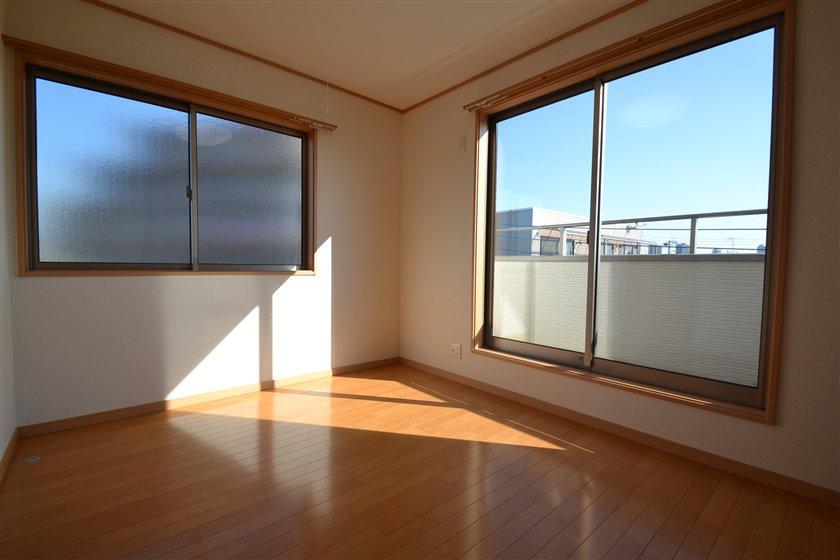 Non-living room. Indoor (12 May 2013) Shooting