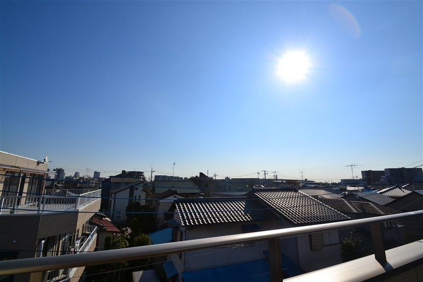 View photos from the dwelling unit. View from the site (December 2013) Shooting