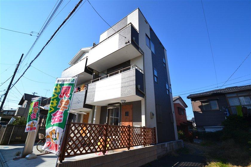 Local appearance photo. Local (12 May 2013) Shooting