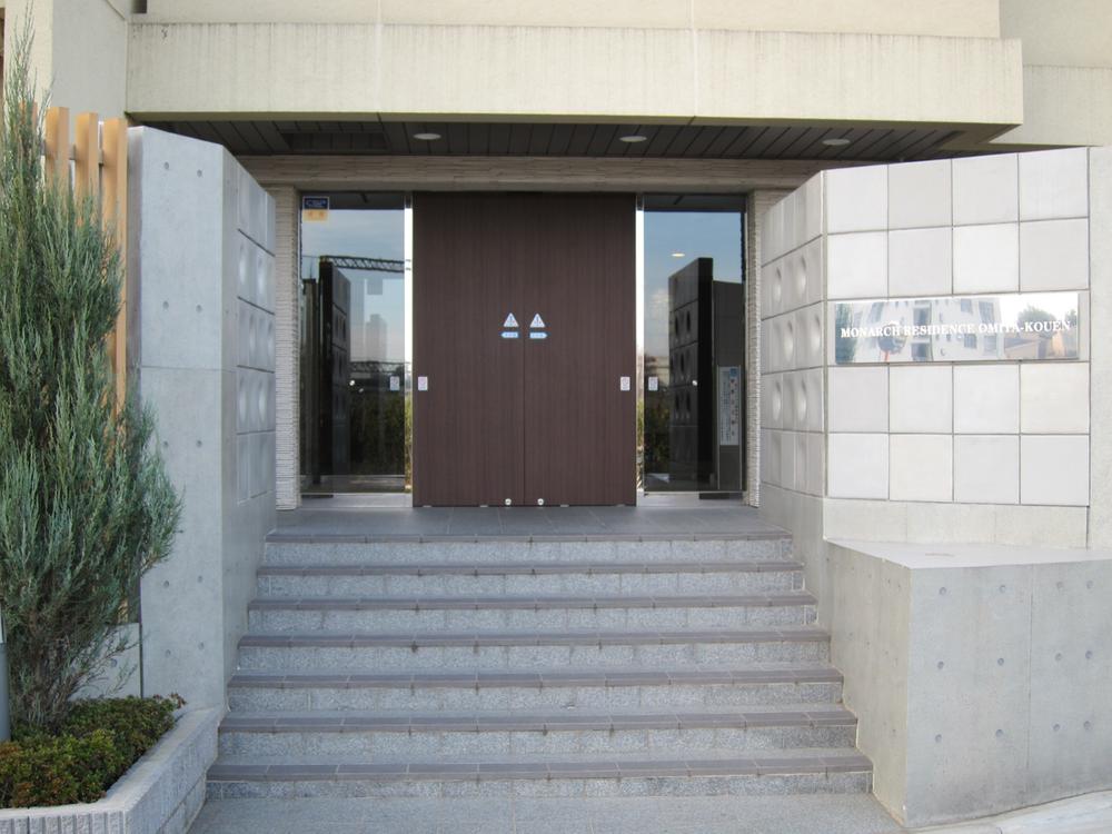 Entrance. Common areas
