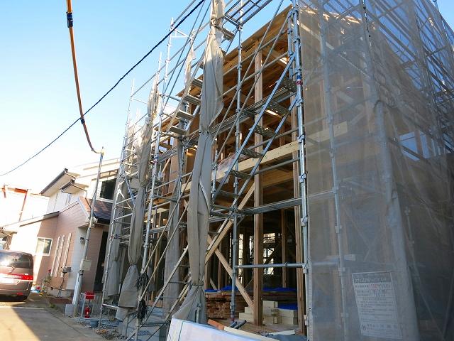 Local photos, including front road. Local (12 May 2013) Shooting