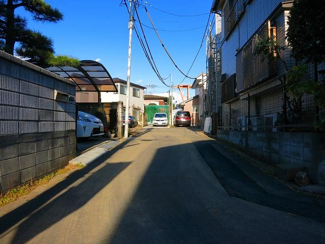 Local photos, including front road. Local (12 May 2013) Shooting