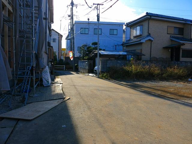 Local photos, including front road. Local (12 May 2013) Shooting