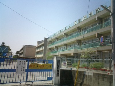 Primary school. Mitsuhashi 50m up to elementary school (elementary school)