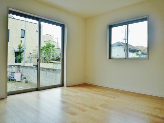 Non-living room. Window of each room has become a excellent in anti-Russian resistance and thermal insulation properties, It will be freed from the troubled condensation