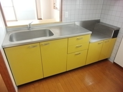 Kitchen. Two-burner stove installation Allowed