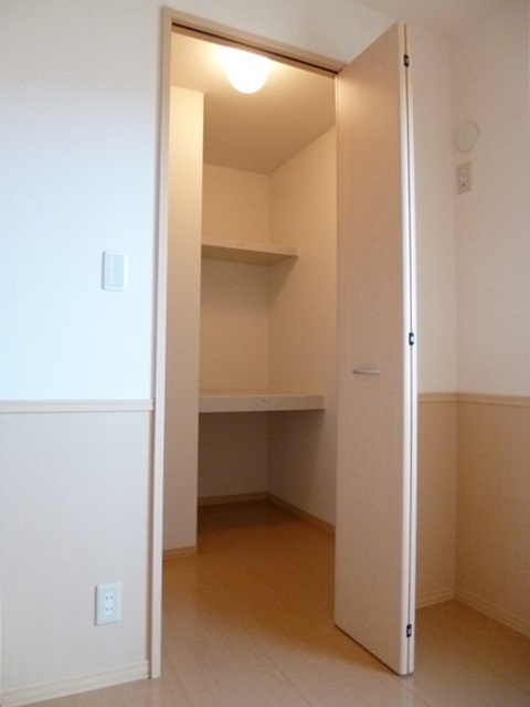 Receipt. Walk-in closet has plenty of storage on the second floor Western-style