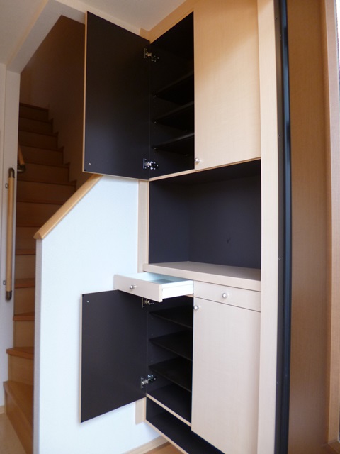 Entrance. Entrance door is also fashionable in the single-family-style