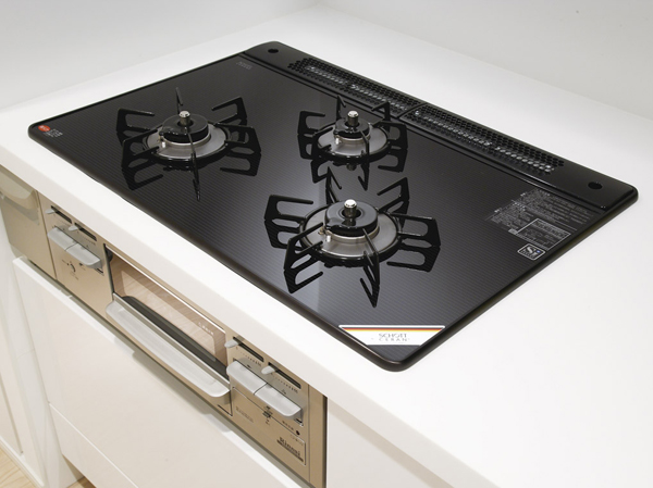 Kitchen.  [Si glass with sensor top stove] The stove with all the mouth safe Si sensor, Adopt the top plate of the strong heat-resistant ceramic glass to heat and shock. It is easy to clean.  ※ Excluding the premium dwelling unit (same specifications)