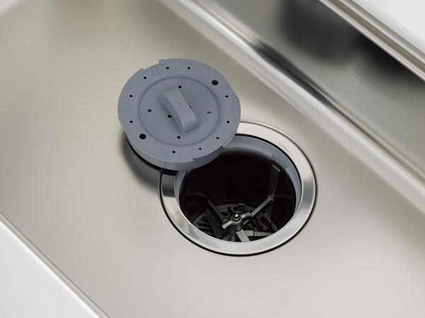 Kitchen.  [Disposer] The garbage smell anxious to ground in a sink, To a centralized processing tank with drainage. Easy operation of the safety device with and automatic water supply type, You can easily use. While hygienic keeping the kitchen to also reduce the amount of trash, Friendly is an advanced equipment to the environment. (Same specifications)