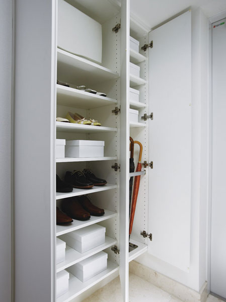 Receipt.  [Thor type of footwear purse] Storage capacity rich tall type of footwear purse. It has also provided free space of about 250mm at the bottom.  ※ Except for some dwelling units (Model Room: Superior S-70O type)