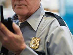 Security.  [Watch by the human eye, 24-hour manned management system] 24-hour security guard resident. Providing a central control room that was installed surveillance monitor, etc., It has been made a variety of security measures. In addition to the security by the machine, Brings to further peace of mind that the watch by the human eye. Also, During the day to support those living even management employees. (Reference photograph)