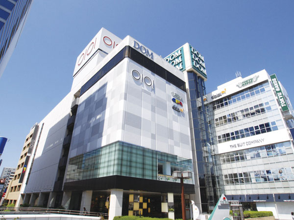 Surrounding environment. DOM shopping center (a 12-minute walk ・ About 920m) Marui, Tokyu Hands, Opa, Daiei other, 30 is a comprehensive shopping center of food, clothing and shelter with a number store.