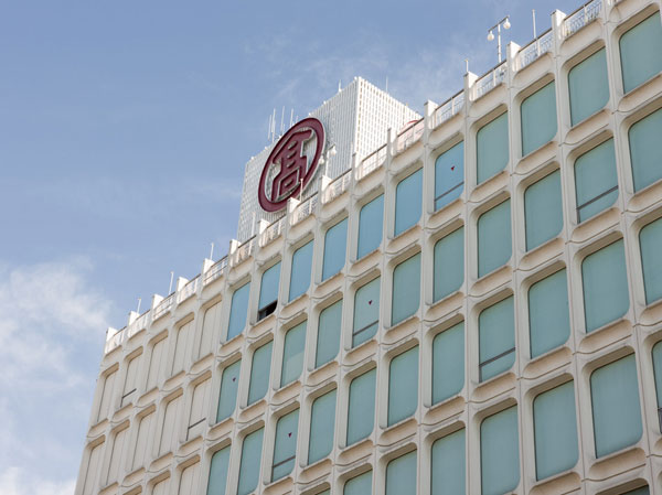 Surrounding environment. Omiya Takashimaya (a 5-minute walk ・ About 370m) opened 1970, Department stores continue to be loved in the local. Also enhance food floor of the basement, Also features a post office.