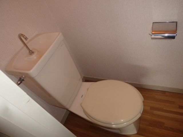 Toilet. Of course, bus ・ It is another toilet. 