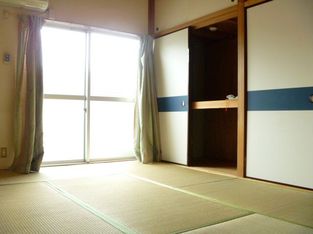 Living and room. Storage is plenty. 